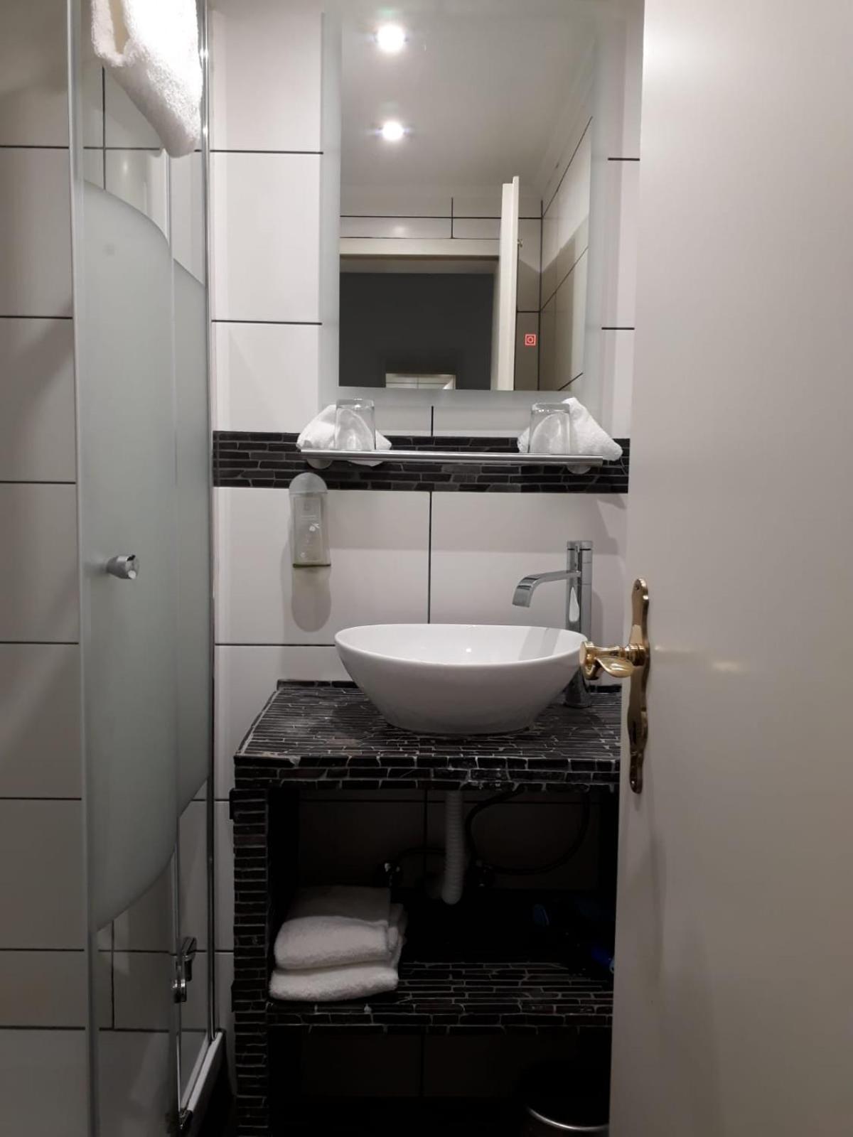Hotel Restaurant Adria Kroatien Бад Емс Екстериор снимка