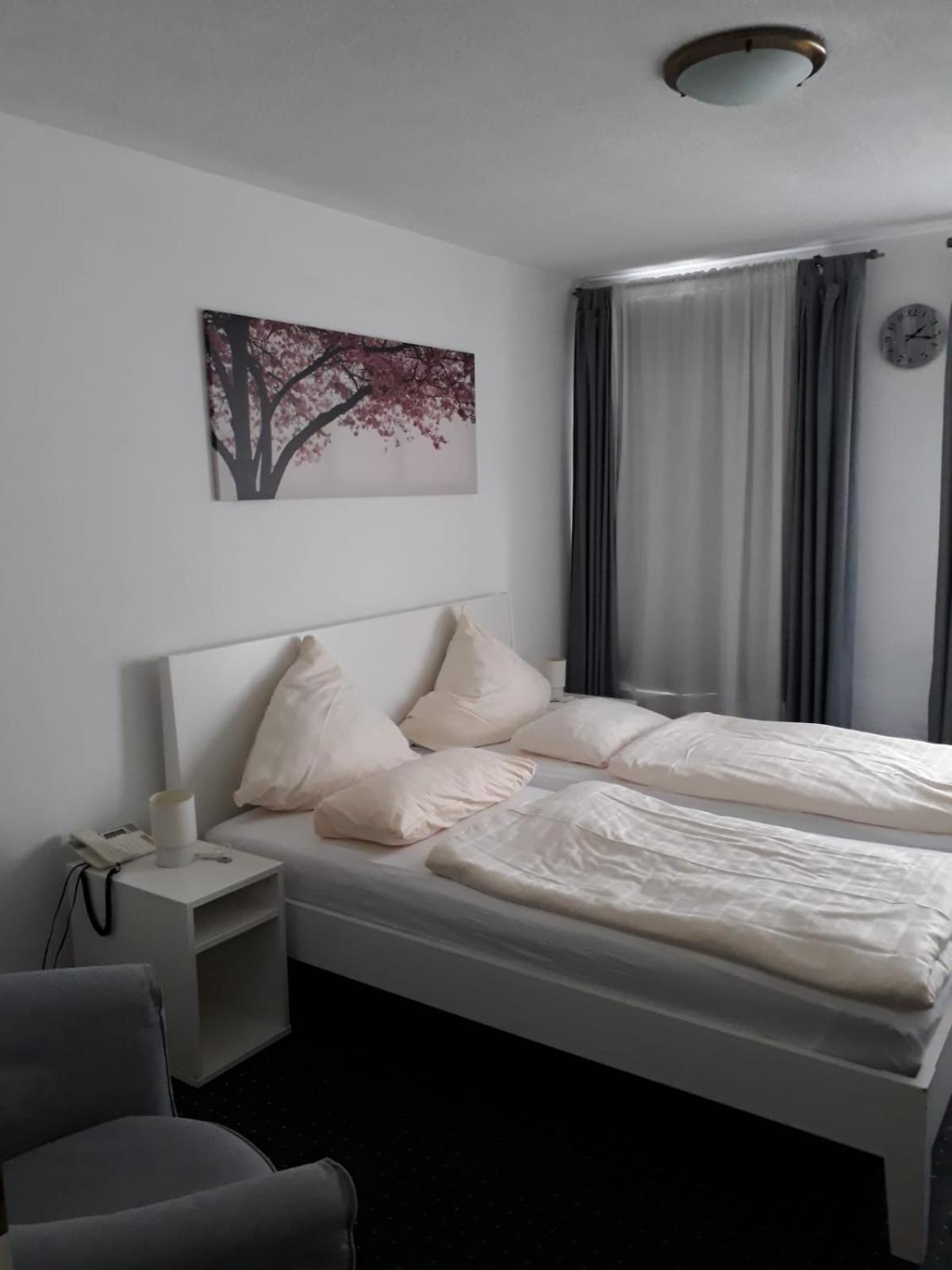 Hotel Restaurant Adria Kroatien Бад Емс Екстериор снимка